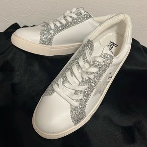 Brand Hey Girl, white with silver glitter detail,